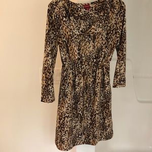 Leopard print dress w/ tie front and ruffle detail